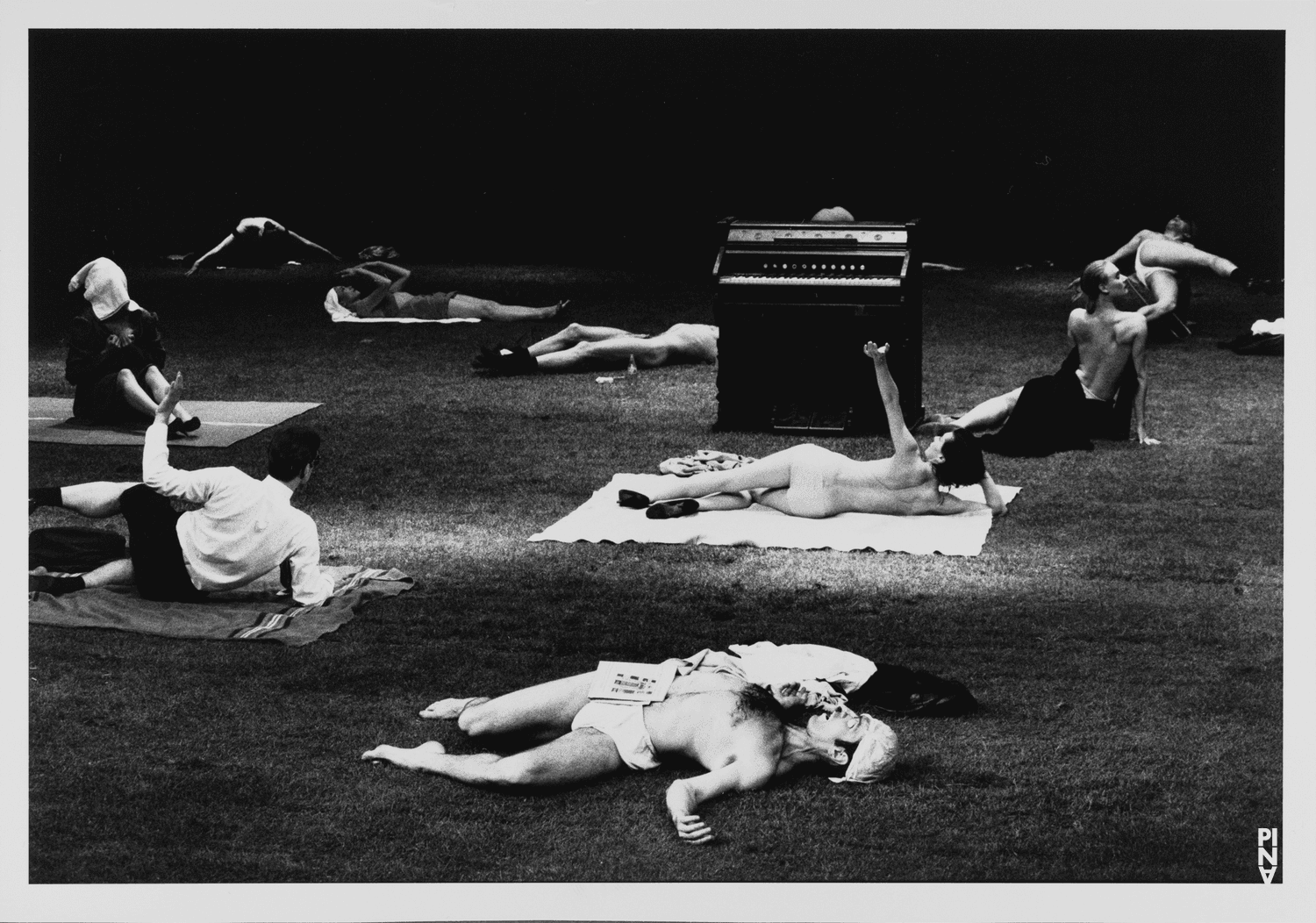 „1980 – Ein Stück von Pina Bausch“ von Pina Bausch mit Tanztheater Wuppertal im Théâtre de la Ville Paris (Frankreich), 29. Juni 1989