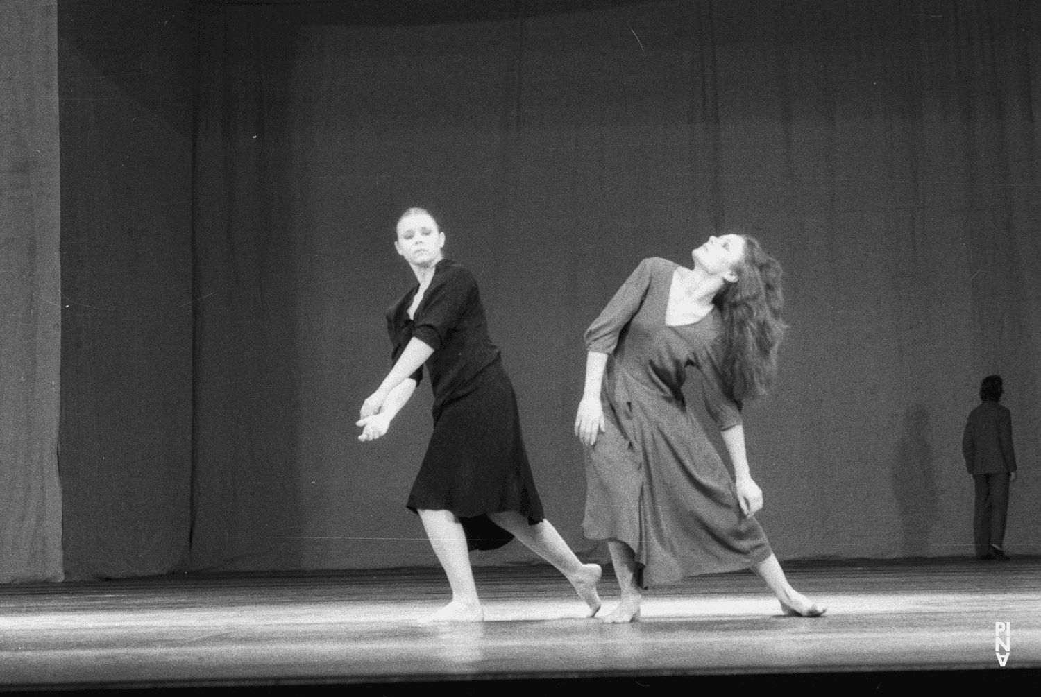 Josephine Ann Endicott and Malou Airaudo in “Adagio – Five Songs by Gustav Mahler” by Pina Bausch