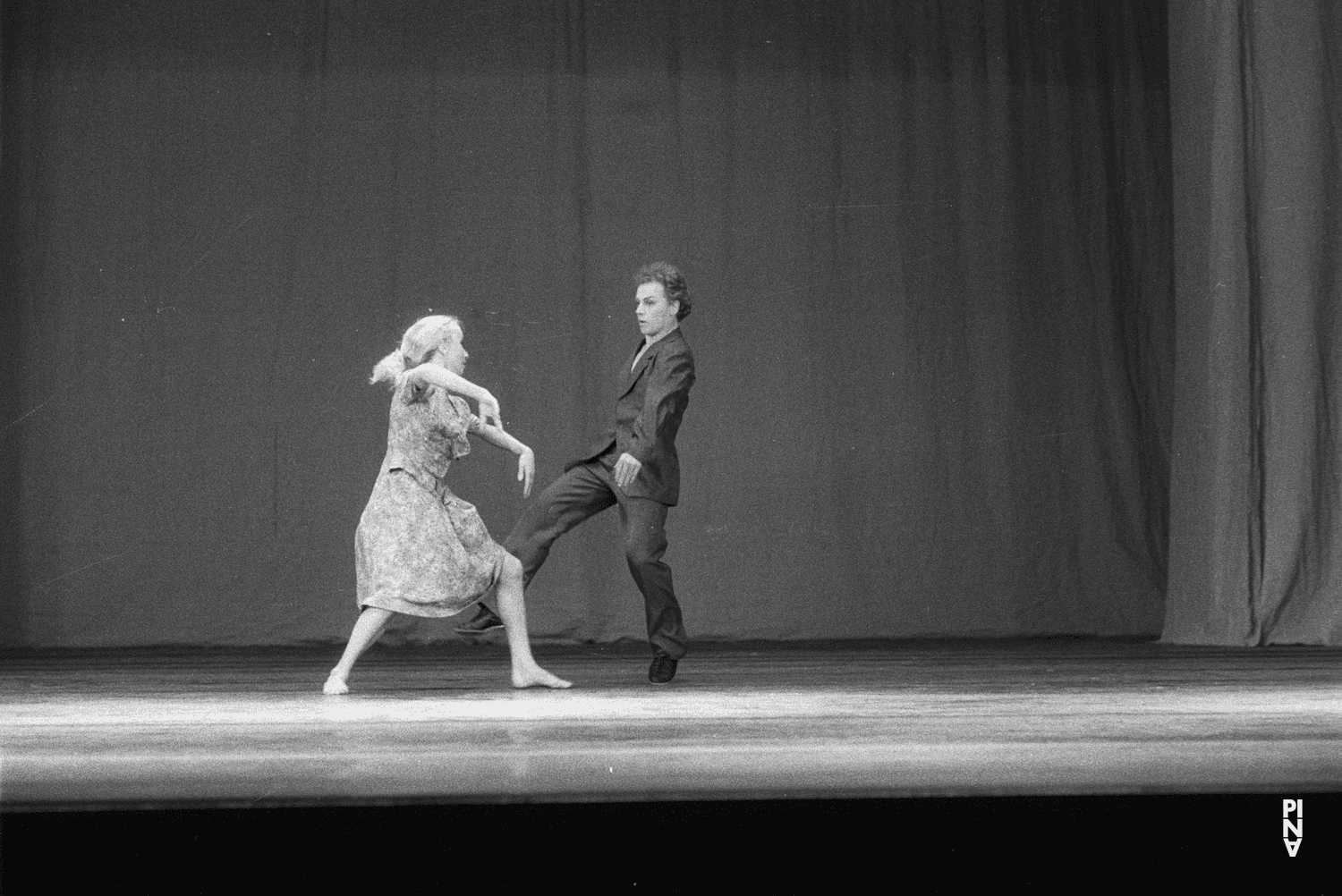 Monika Sagon and Heinz Samm in “Adagio – Five Songs by Gustav Mahler” by Pina Bausch