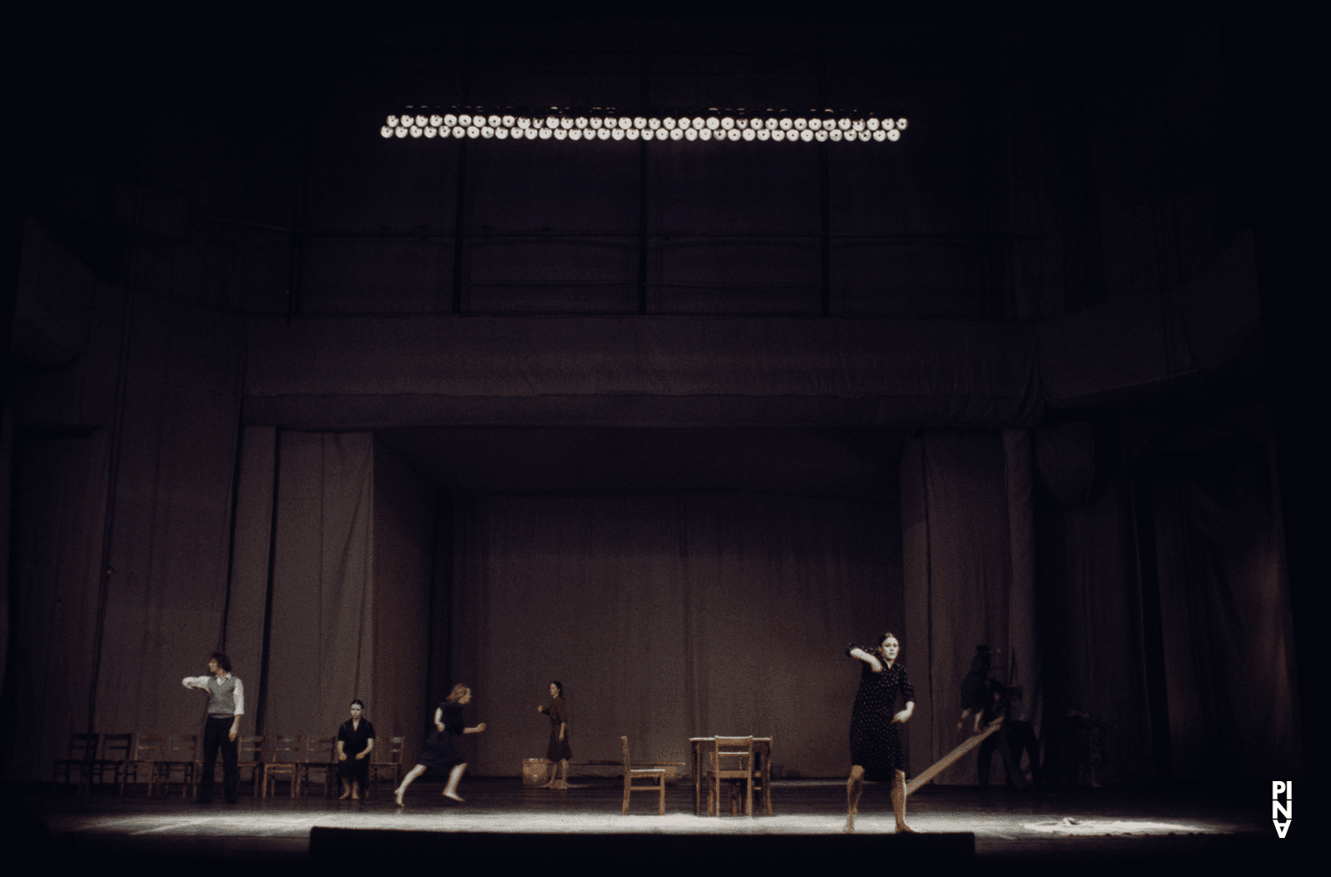 Malou Airaudo, Michael Diekamp und Josephine Ann Endicott in „Adagio – Fünf Lieder von Gustav Mahler“ von Pina Bausch