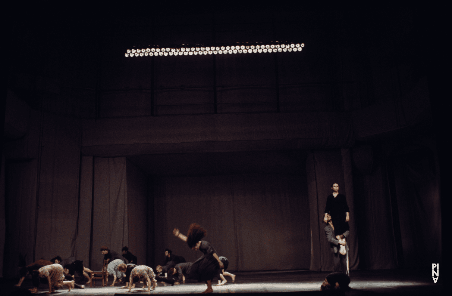 Josephine Ann Endicott in „Adagio – Fünf Lieder von Gustav Mahler“ von Pina Bausch