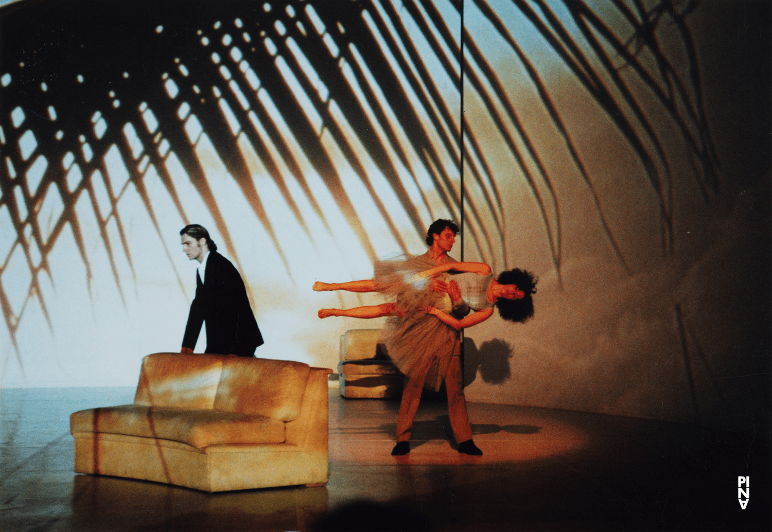 Michael Strecker, Cristiana Morganti et Pascal Merighi dans « Água » de Pina Bausch