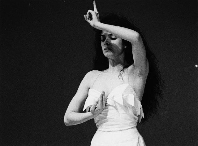 Mélanie Maurin dans « Água » de Pina Bausch avec Tanztheater Wuppertal à l'Opernhaus Wuppertal (Allemagne), 12 mai 2001