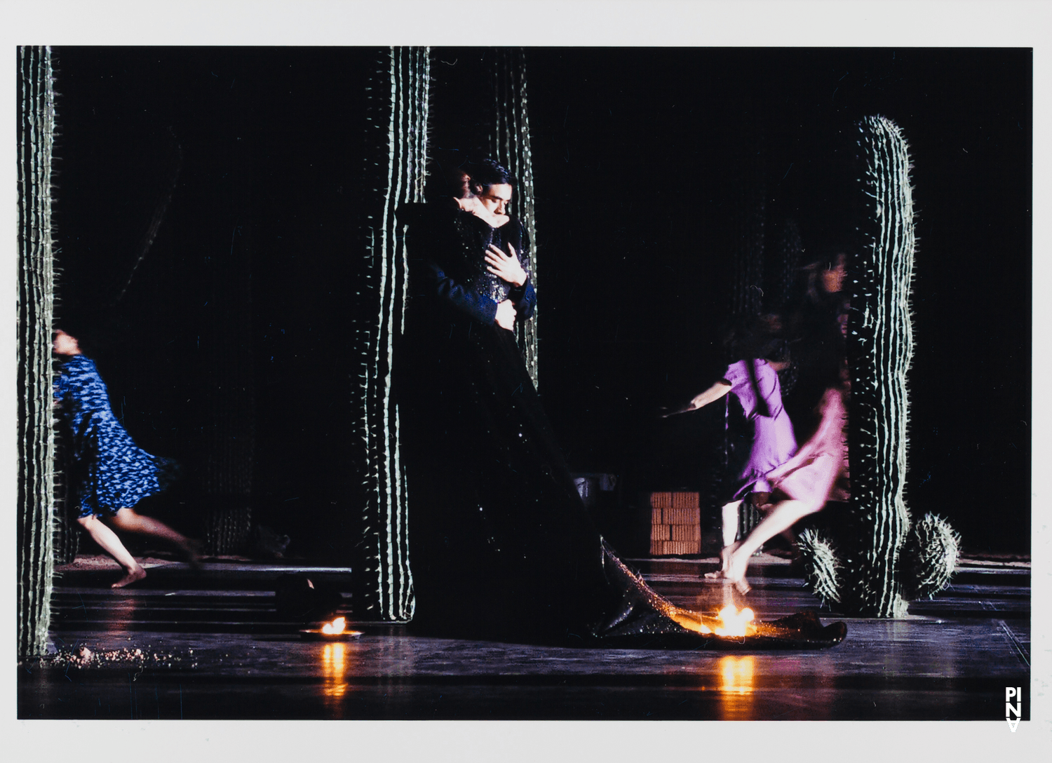 Kenji Takagi und Héléna Pikon in „Ahnen“ von Pina Bausch