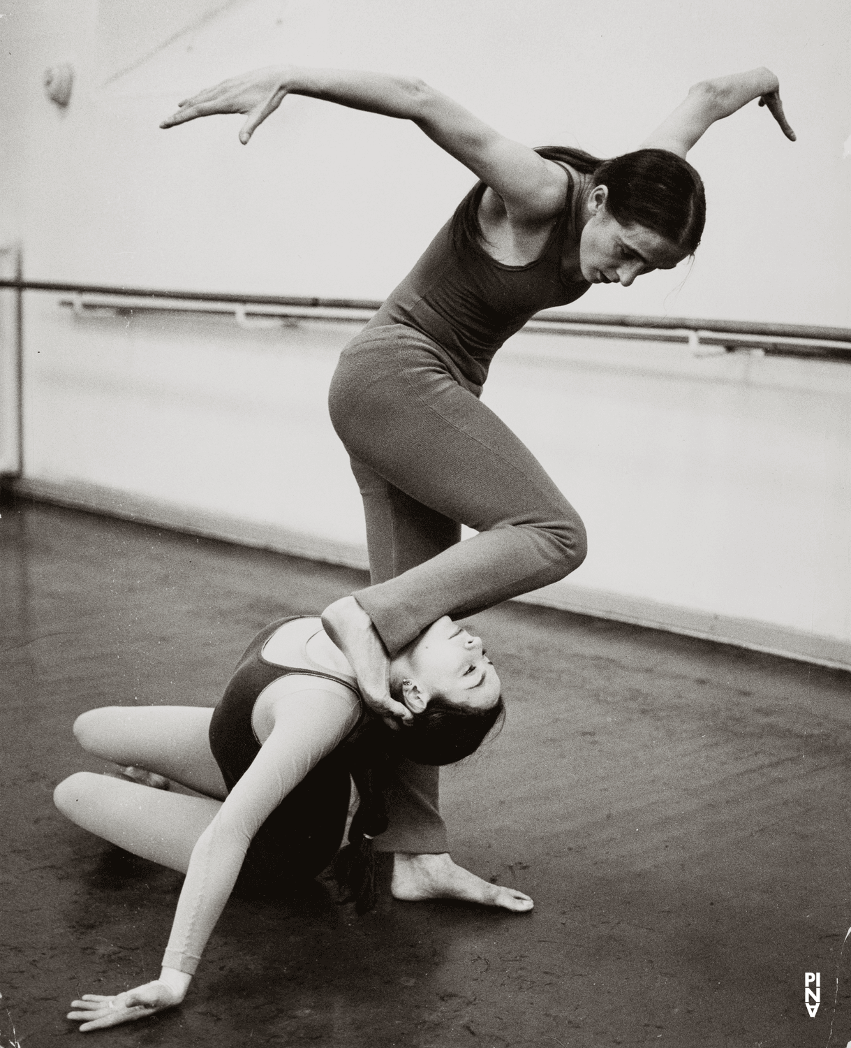 Catherine Denisot et Pina Bausch dans « Aktionen für Tänzer » de Pina Bausch