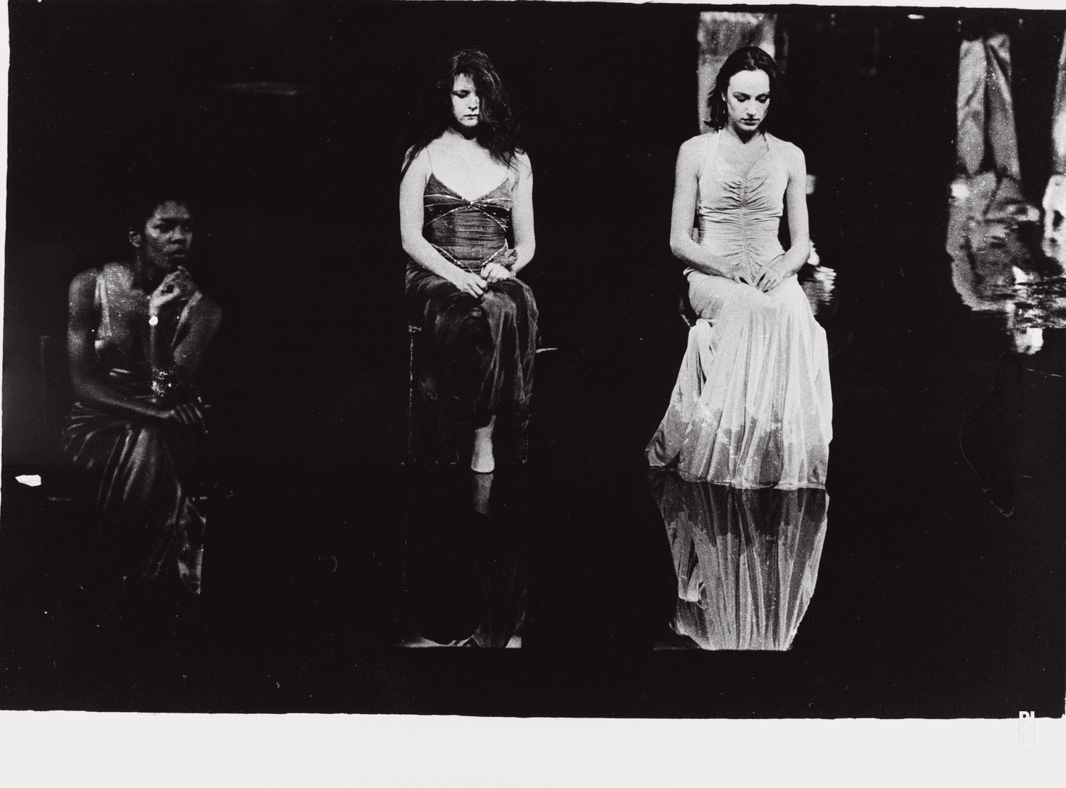 Elisabeth Clarke, Anne Martin et Josephine Ann Endicott dans « Arien » de Pina Bausch