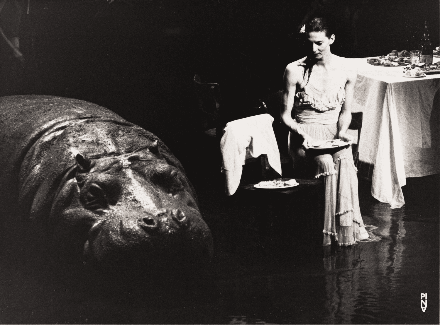 Héléna Pikon dans « Arien » de Pina Bausch au  Théâtre de la Ville Paris, saison 1988/89