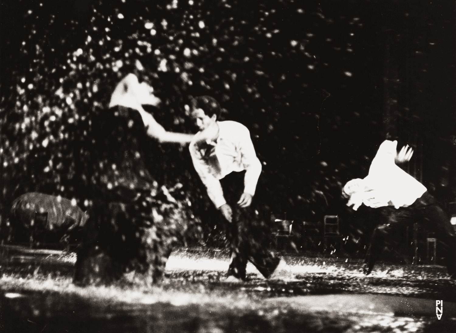 Arnaldo Alvarez et Meryl Tankard dans « Arien » de Pina Bausch