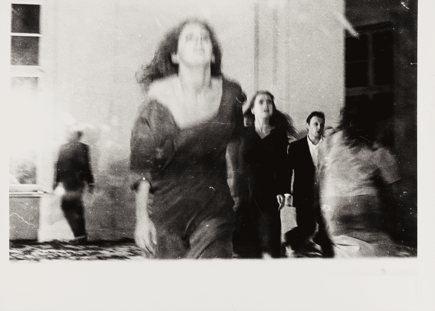 Colleen Finneran-Meessmann, Josephine Ann Endicott und Heinz Samm in „Blaubart. Beim Anhören einer Tonbandaufnahme von Béla Bartóks Oper »Herzog Blaubarts Burg«“ von Pina Bausch