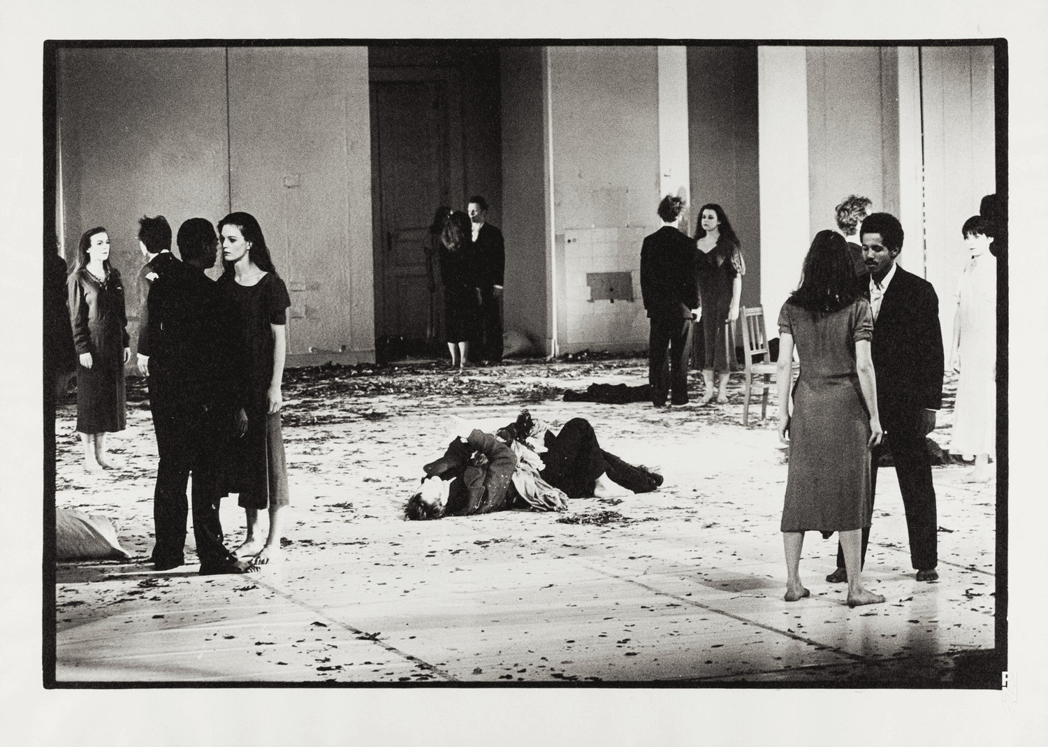 Photo de « Barbe-Bleue. En écoutant un enregistrement sur bande magnétique de l’opéra de Béla Bartók « Le Château de Barbe-Bleue » » de Pina Bausch