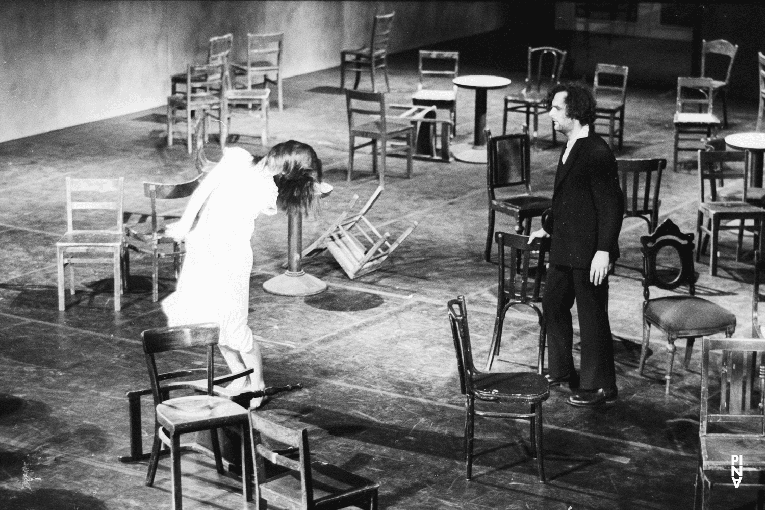 Malou Airaudo et Rolf Borzik dans « Café Müller » de Pina Bausch