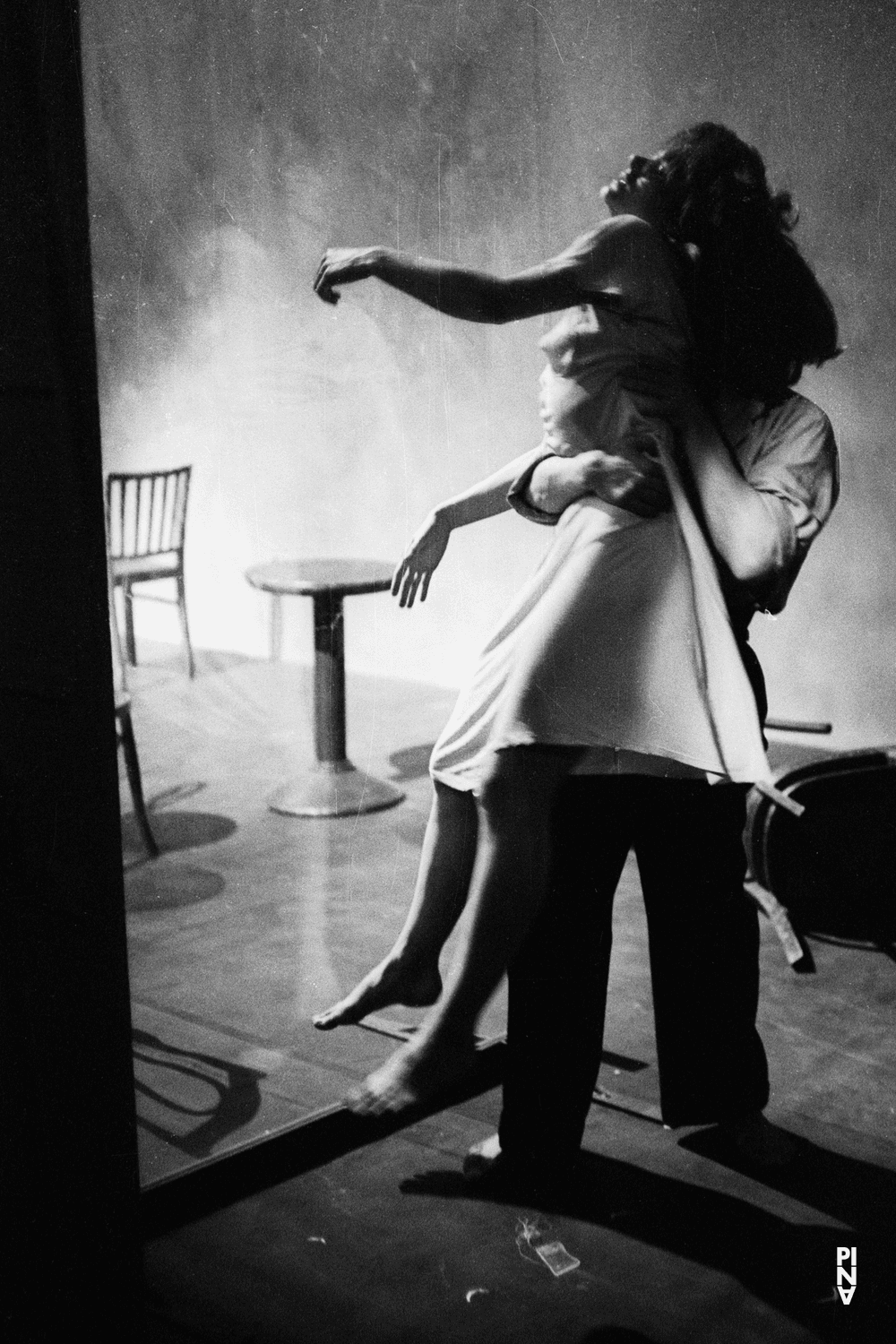 Malou Airaudo et Dominique Mercy dans « Café Müller » de Pina Bausch