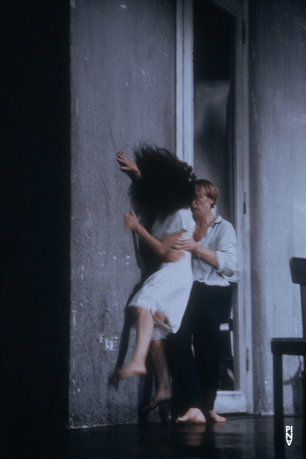 Dominique Mercy und Aida Vainieri in „Café Müller“ von Pina Bausch