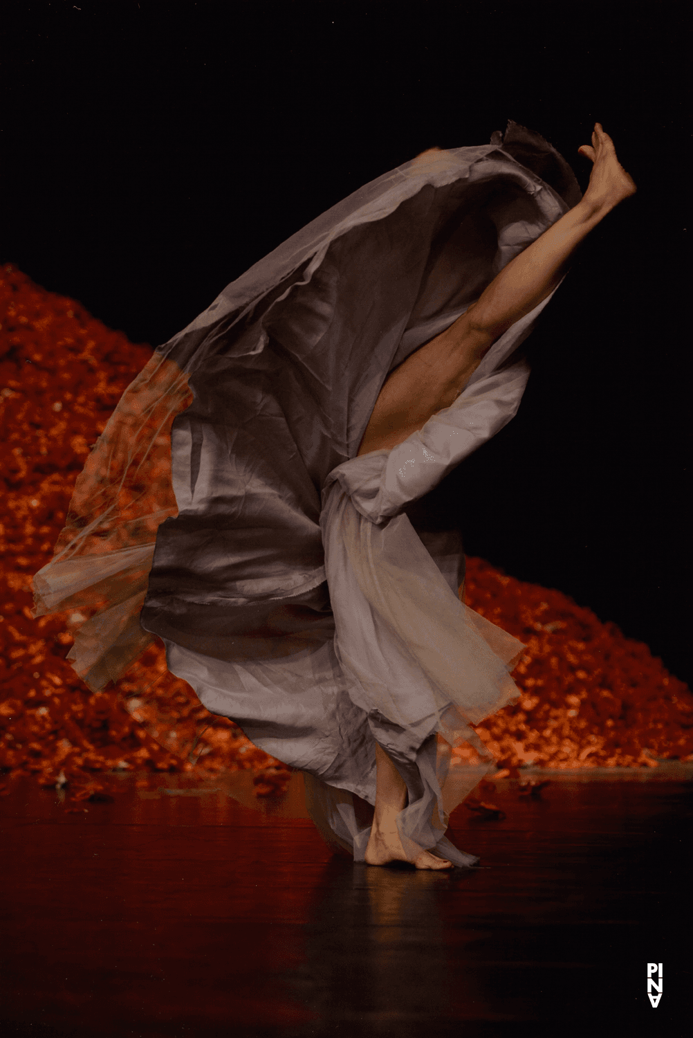 Nazareth Panadero dans « Der Fensterputzer (Le laveur de vitres) » de Pina Bausch