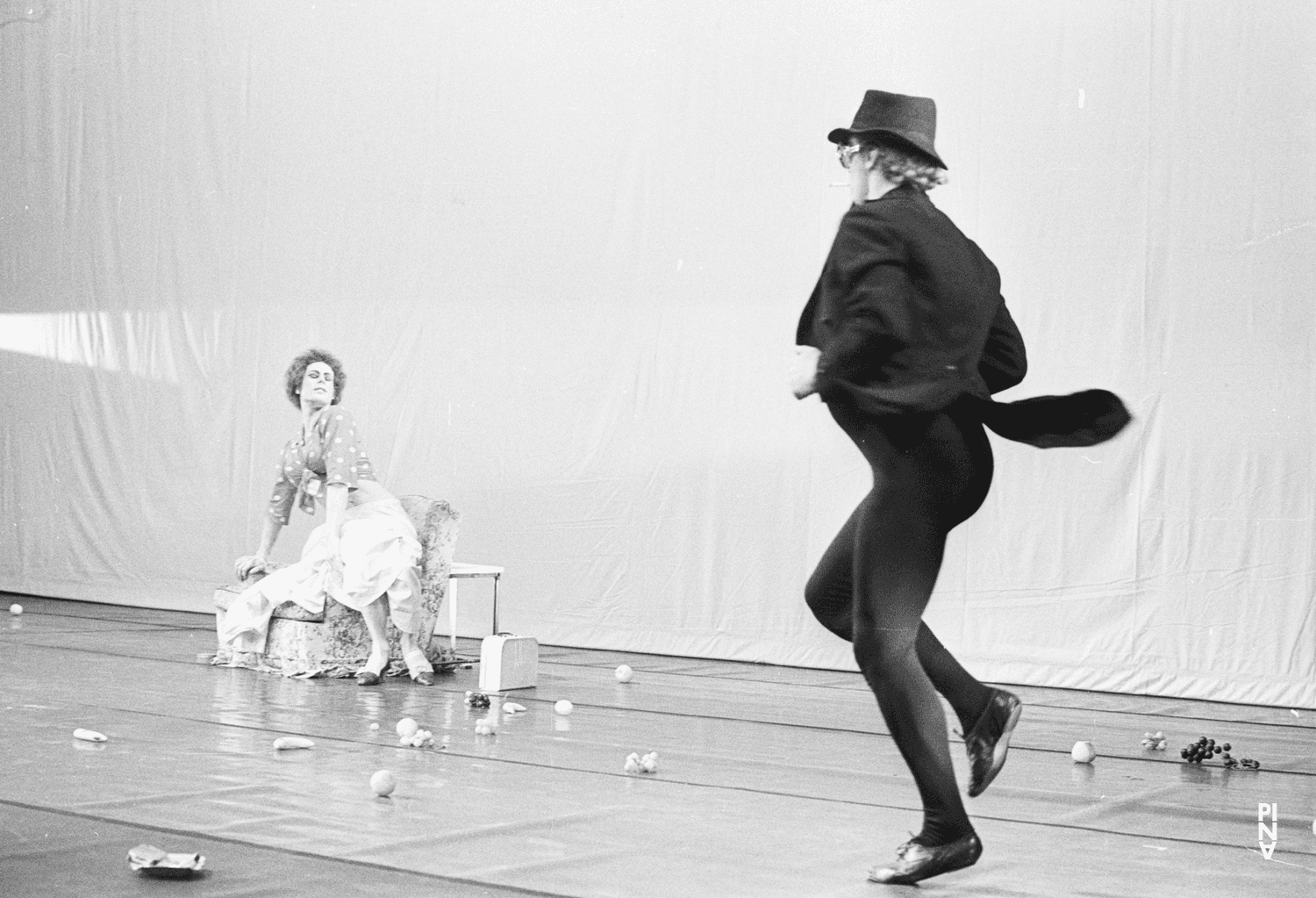 Heinz Samm and Ed Kortlandt in “Fliegenflittchen” by Pina Bausch