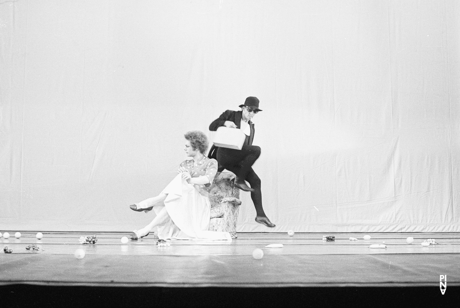 Ed Kortlandt and Heinz Samm in “Fliegenflittchen” by Pina Bausch