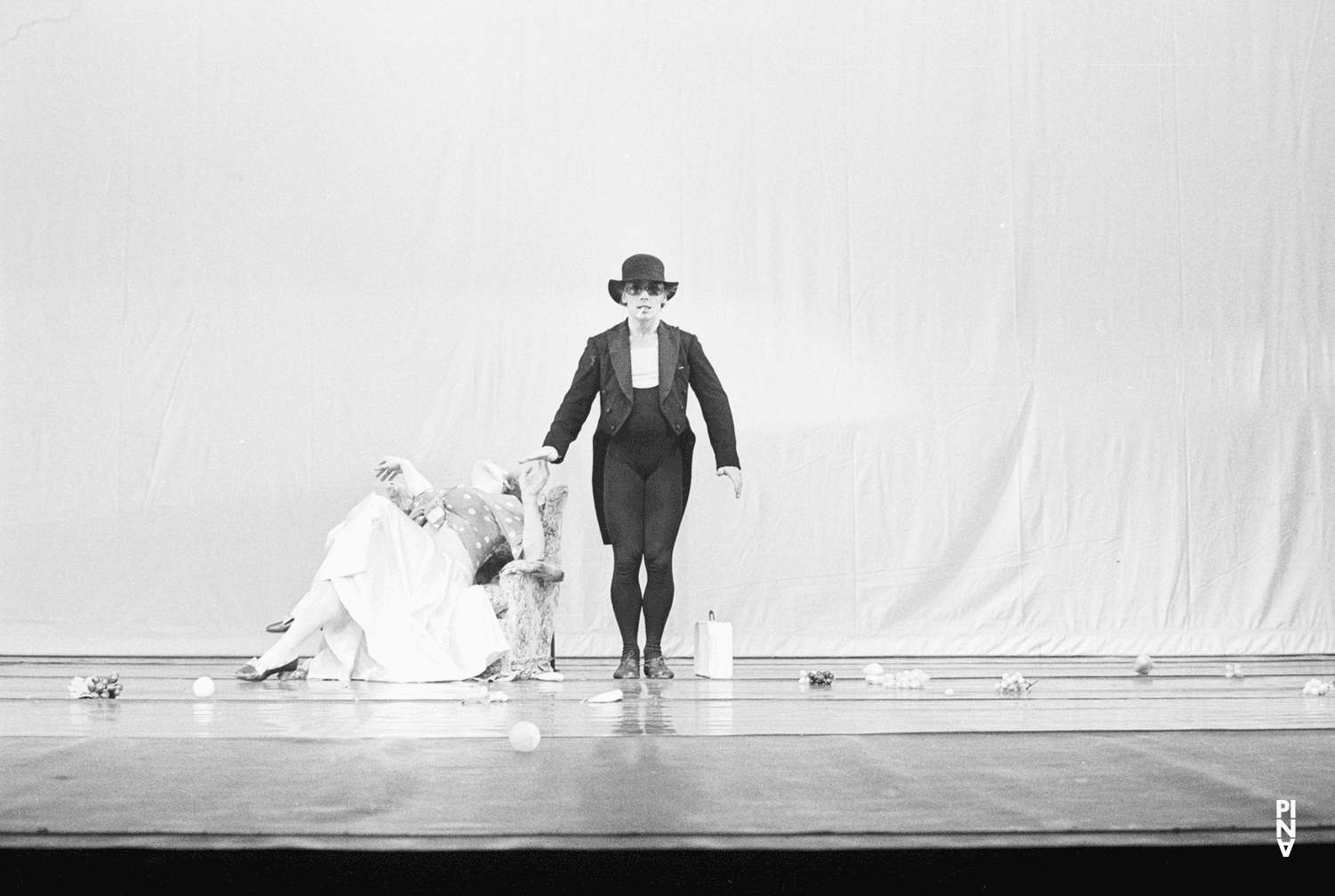 Heinz Samm and Ed Kortlandt in “Fliegenflittchen” by Pina Bausch