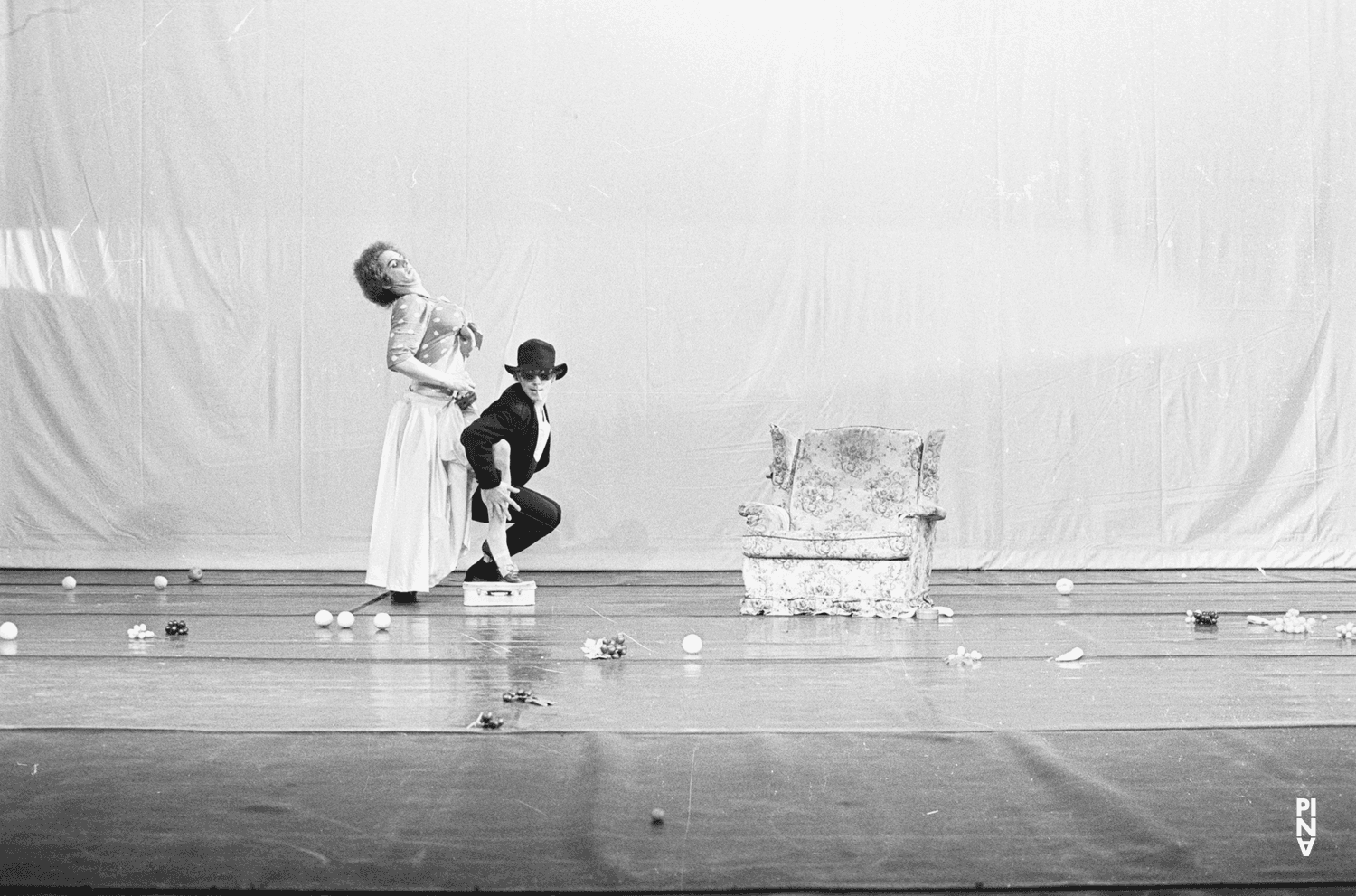 Ed Kortlandt and Heinz Samm in “Fliegenflittchen” by Pina Bausch