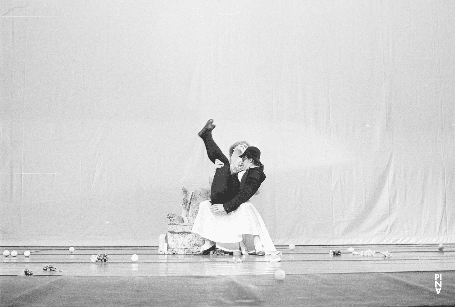 Heinz Samm and Ed Kortlandt in “Fliegenflittchen” by Pina Bausch