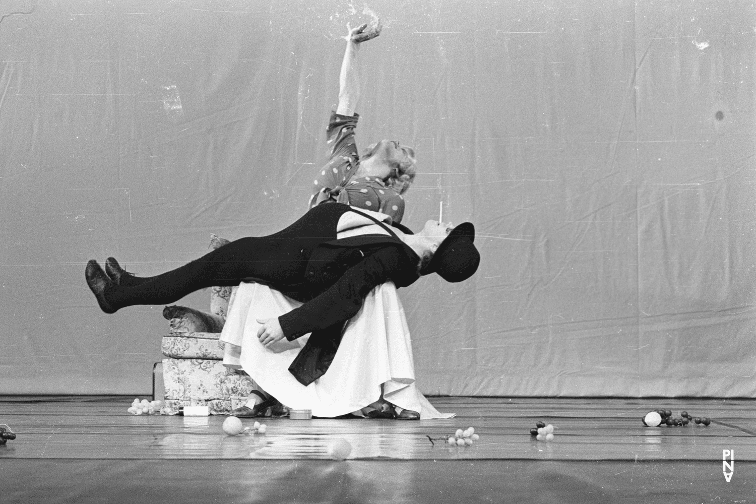 Heinz Samm et Ed Kortlandt dans « Fliegenflittchen » de Pina Bausch