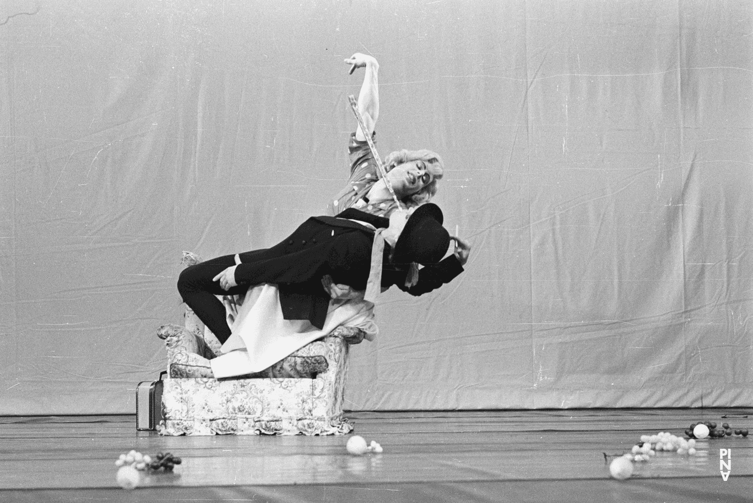 Heinz Samm et Ed Kortlandt dans « Fliegenflittchen » de Pina Bausch