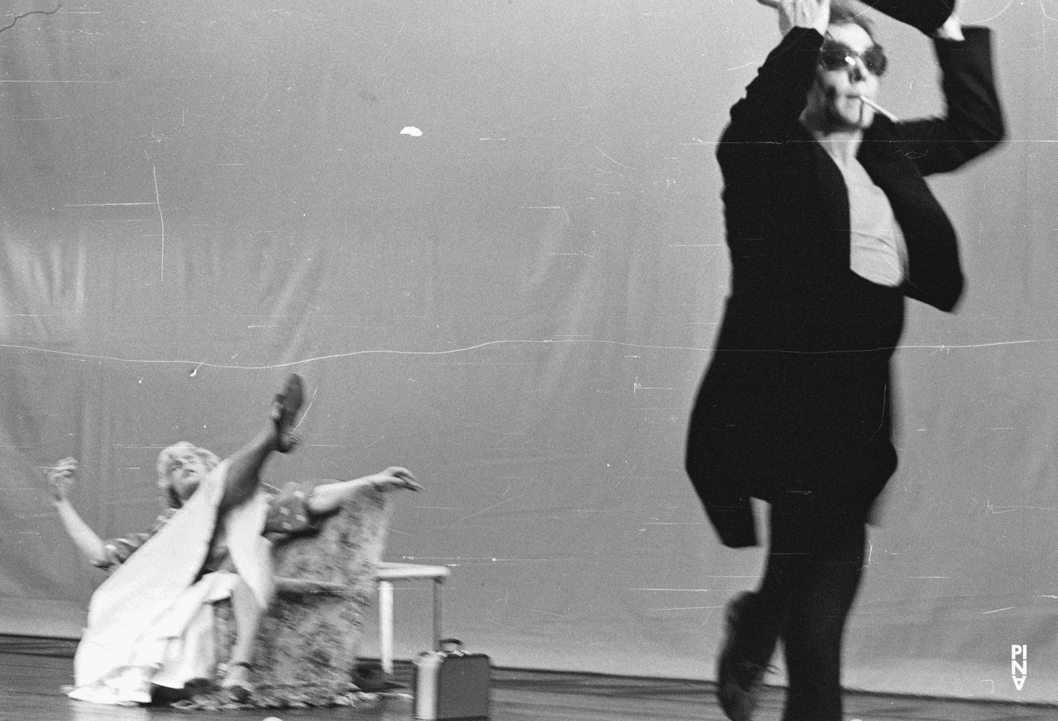 Heinz Samm et Ed Kortlandt dans « Fliegenflittchen » de Pina Bausch