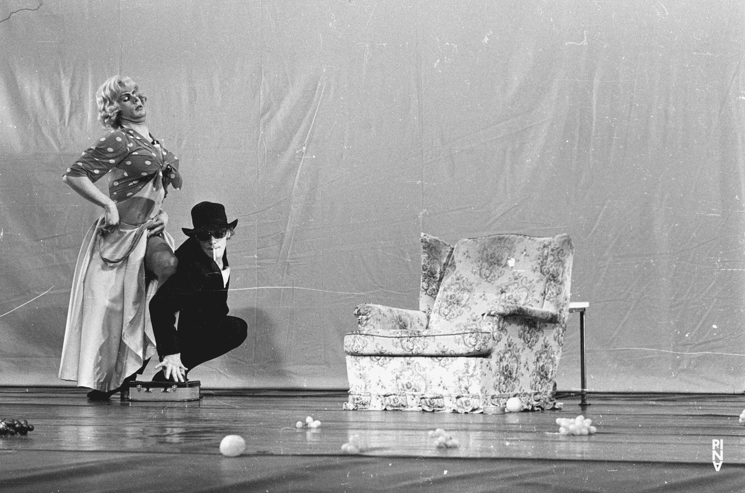 Ed Kortlandt and Heinz Samm in “Fliegenflittchen” by Pina Bausch