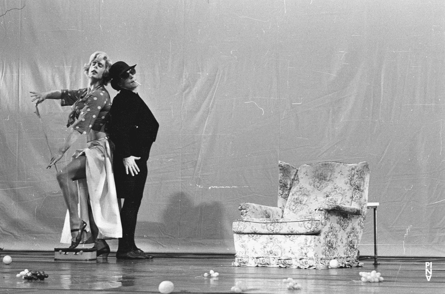 Ed Kortlandt und Heinz Samm in „Fliegenflittchen“ von Pina Bausch