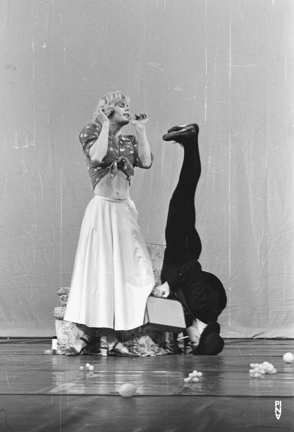 Heinz Samm und Ed Kortlandt in „Fliegenflittchen“ von Pina Bausch