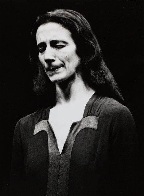 Beatrice Libonati in “Auf dem Gebirge hat man ein Geschrei gehört (On the Mountain a Cry Was Heard)” by Pina Bausch with Tanztheater Wuppertal at Théâtre de la Ville Paris (France), April 17, 1987