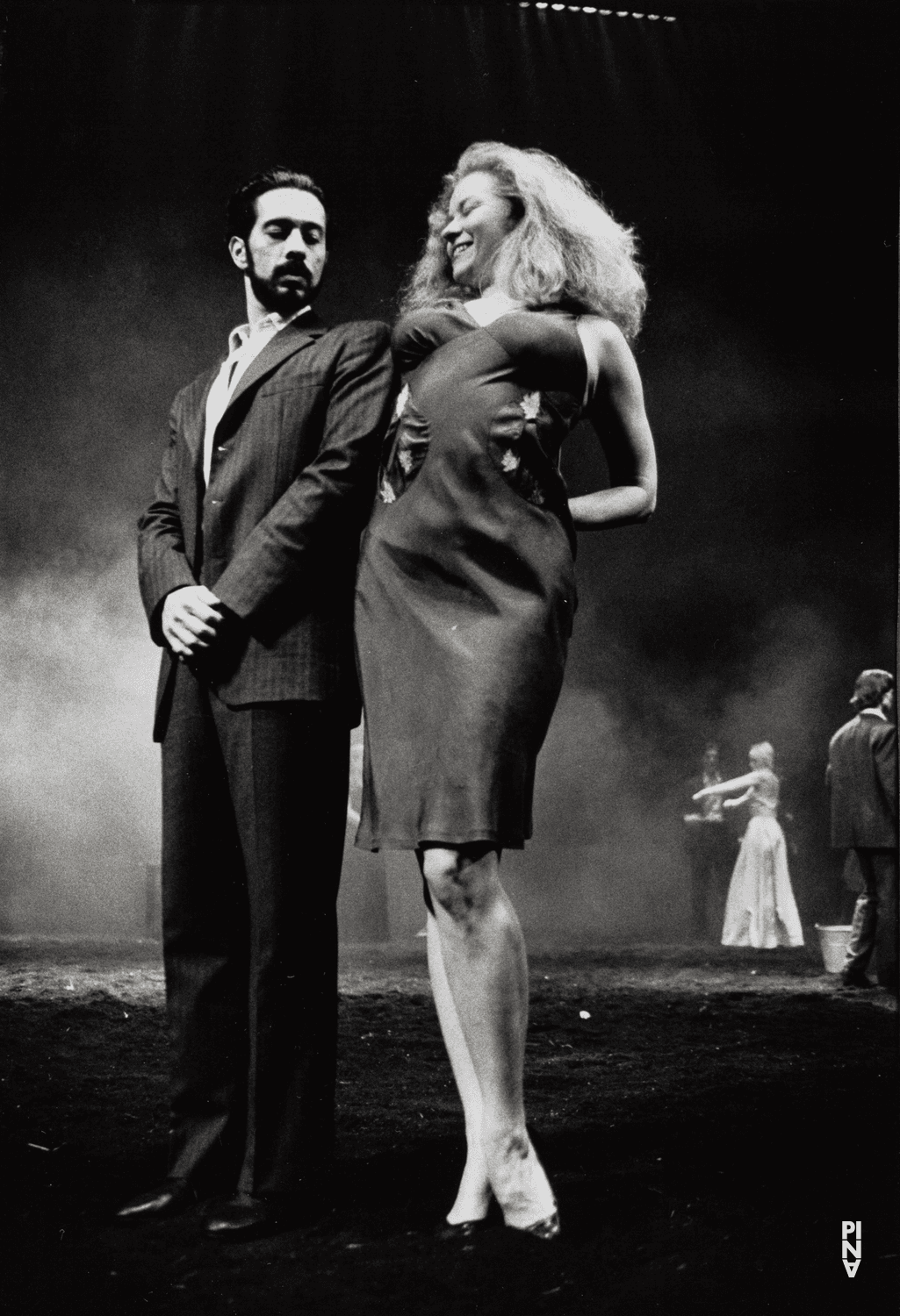 Rolando Brenes Calvo and Melanie Lien Palm in “Auf dem Gebirge hat man ein Geschrei gehört (On the Mountain a Cry Was Heard)” by Pina Bausch with Tanztheater Wuppertal at Théâtre de la Ville Paris (France), April 17, 1987