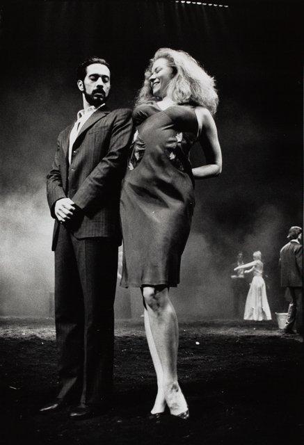 Rolando Brenes Calvo and Melanie Lien Palm in “Auf dem Gebirge hat man ein Geschrei gehört (On the Mountain a Cry Was Heard)” by Pina Bausch with Tanztheater Wuppertal at Théâtre de la Ville Paris (France), April 17, 1987