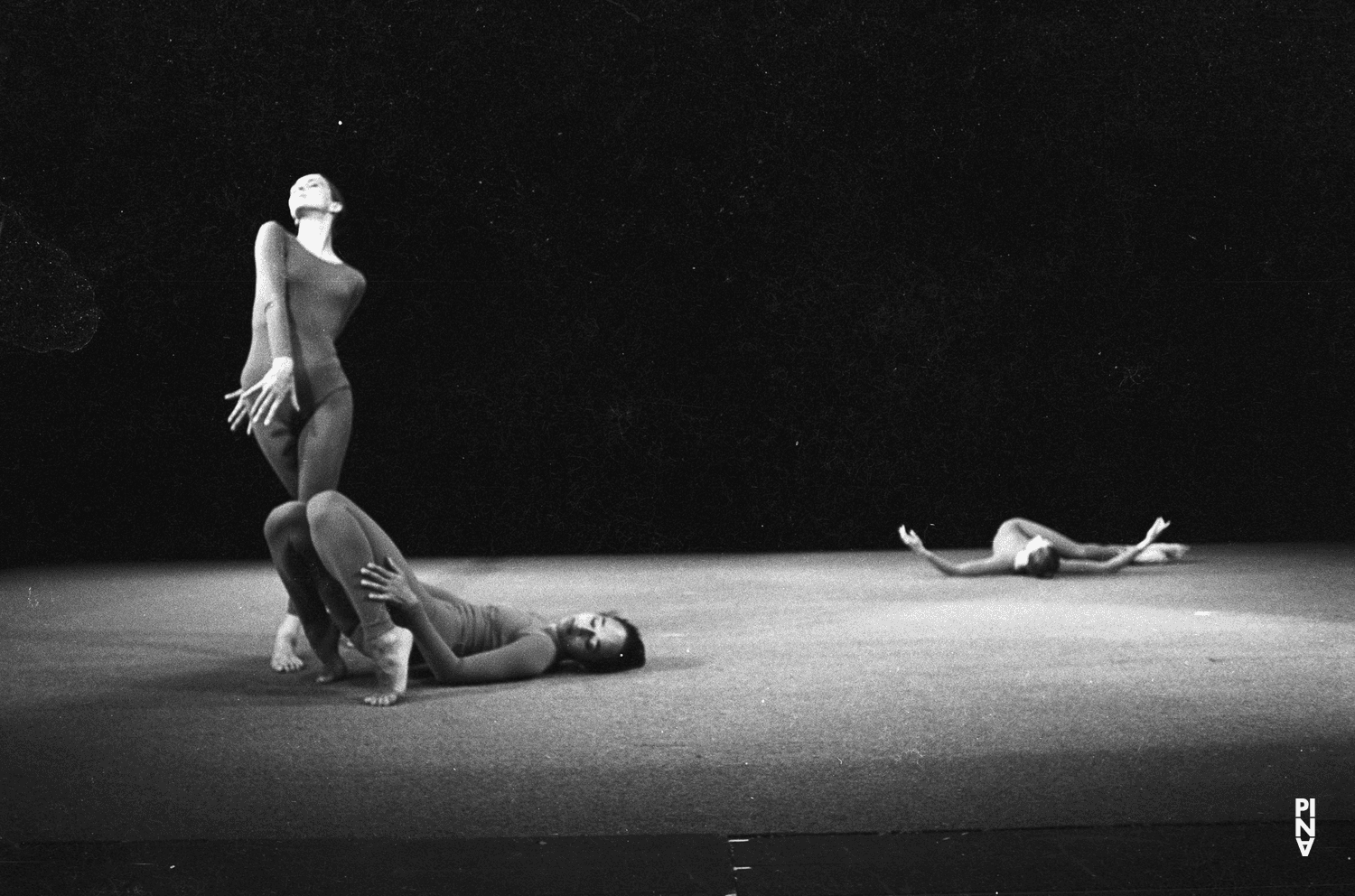 Anna Mittelholzer and Pina Bausch in “Im Wind der Zeit” by Pina Bausch