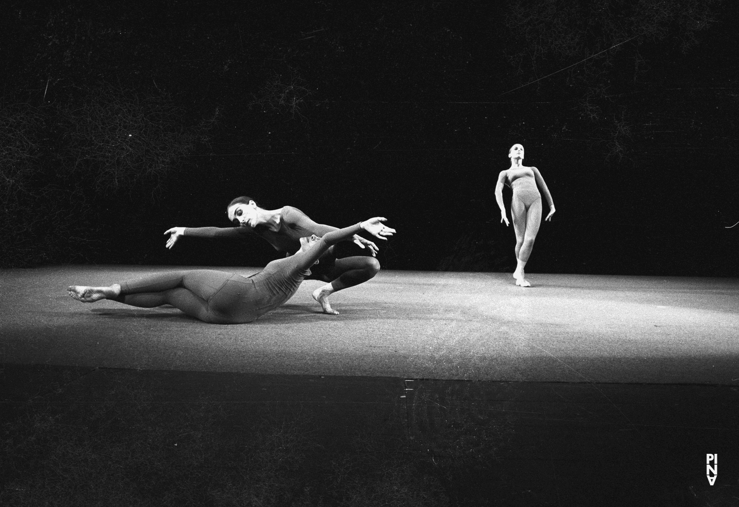 Pina Bausch, Anna Mittelholzer and Ulrike Baehr in “Im Wind der Zeit” by Pina Bausch