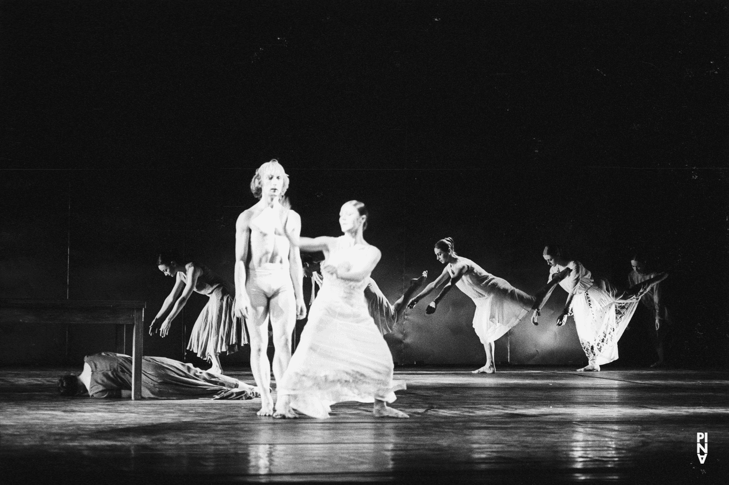 Dominique Mercy und Malou Airaudo in „Iphigenie auf Tauris“ von Pina Bausch im Opernhaus Wuppertal, Spielzeit 1973/74