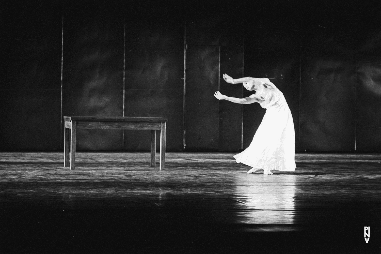 Malou Airaudo dans « Iphigenie auf Tauris » de Pina Bausch avec Tanztheater Wuppertal à l'Opernhaus Wuppertal (Allemagne), 20 avril 1974