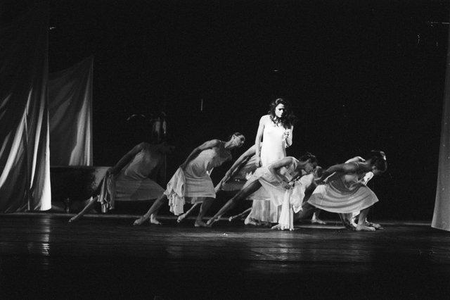 Malou Airaudo in „Iphigenie auf Tauris“ von Pina Bausch im Opernhaus Wuppertal, Spielzeit 1973/74