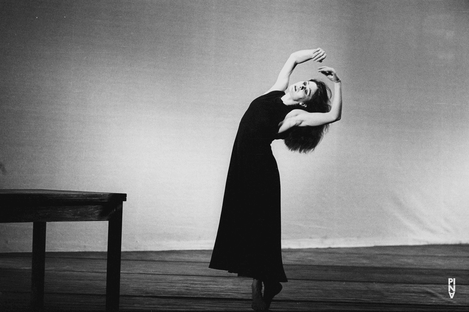 Malou Airaudo dans « Iphigenie auf Tauris » de Pina Bausch avec Tanztheater Wuppertal à l'Opernhaus Wuppertal (Allemagne), 20 avril 1974