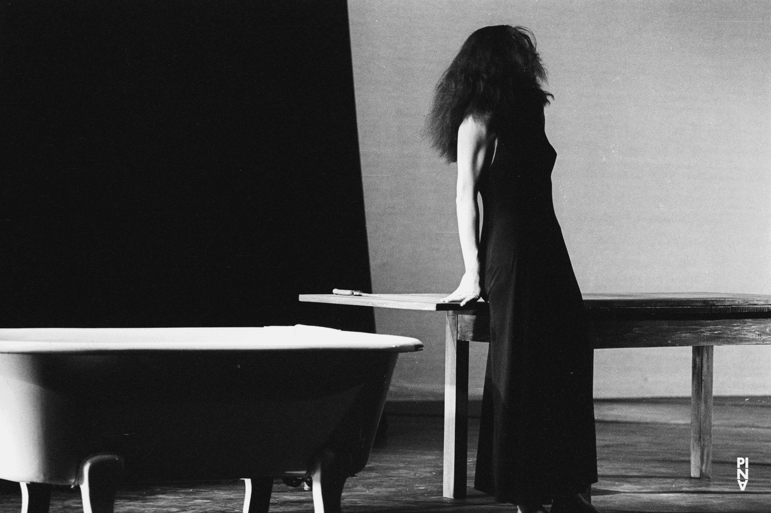 Malou Airaudo dans « Iphigenie auf Tauris » de Pina Bausch avec Tanztheater Wuppertal à l'Opernhaus Wuppertal (Allemagne), 20 avril 1974