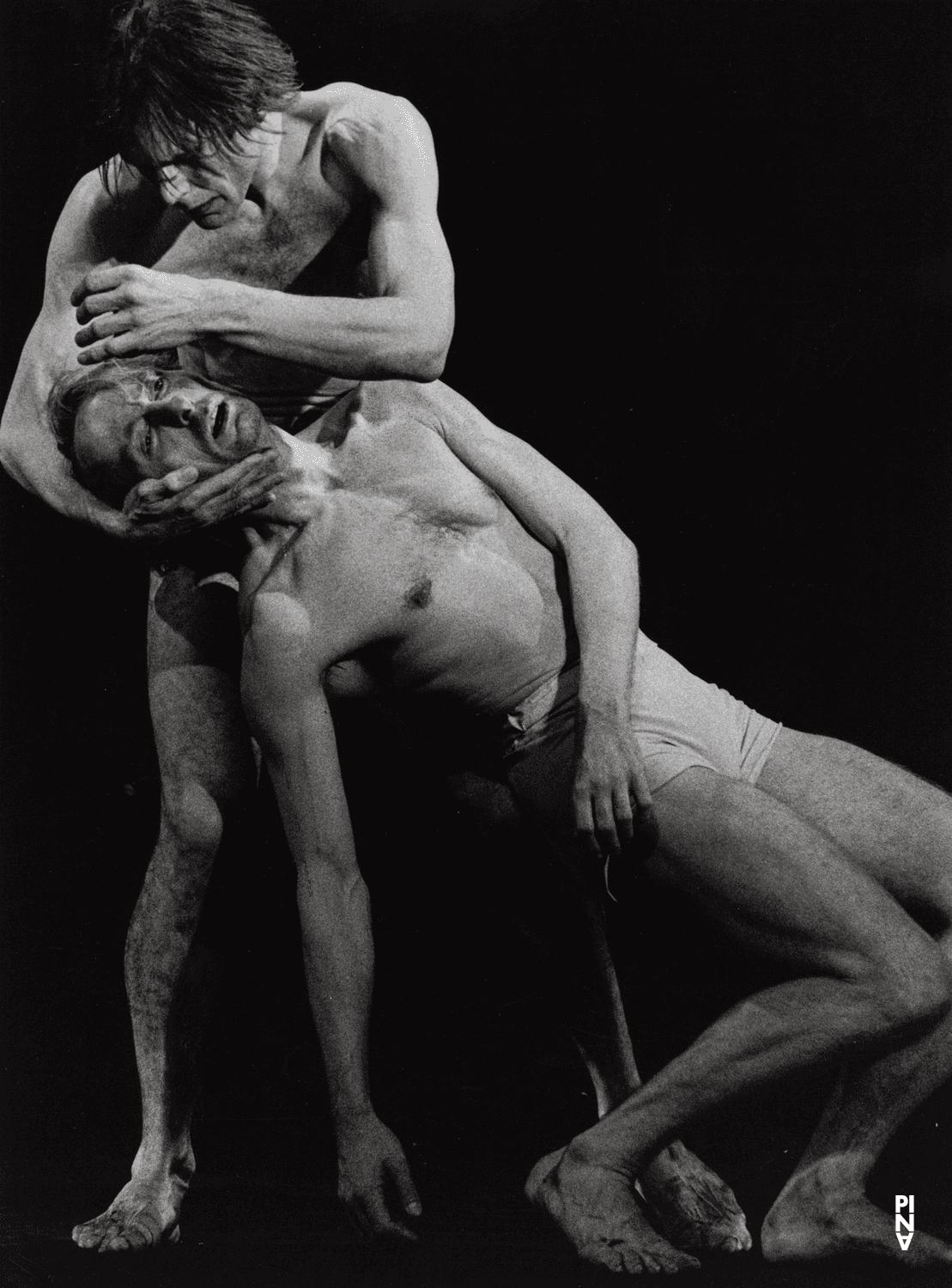 Ed Kortlandt and Dominique Mercy in “Iphigenie auf Tauris” by Pina Bausch