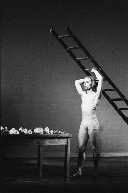 Dominique Mercy dans « Iphigenie auf Tauris » de Pina Bausch à l'Opernhaus Wuppertal, saison 1973/74