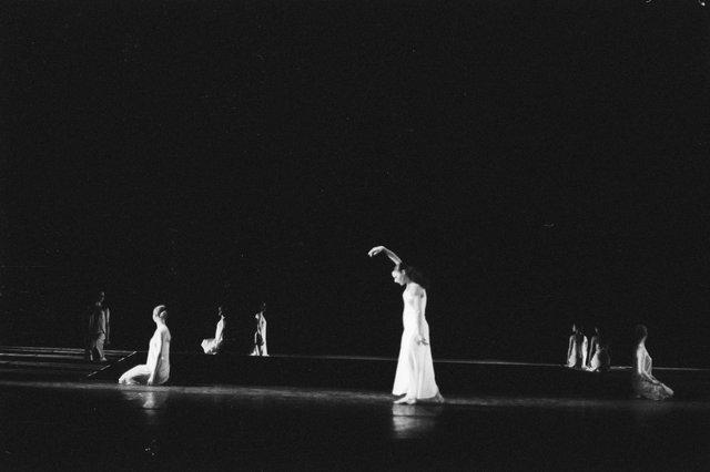 Malou Airaudo dans « Iphigenie auf Tauris » de Pina Bausch à l'Opernhaus Wuppertal, saison 1973/74