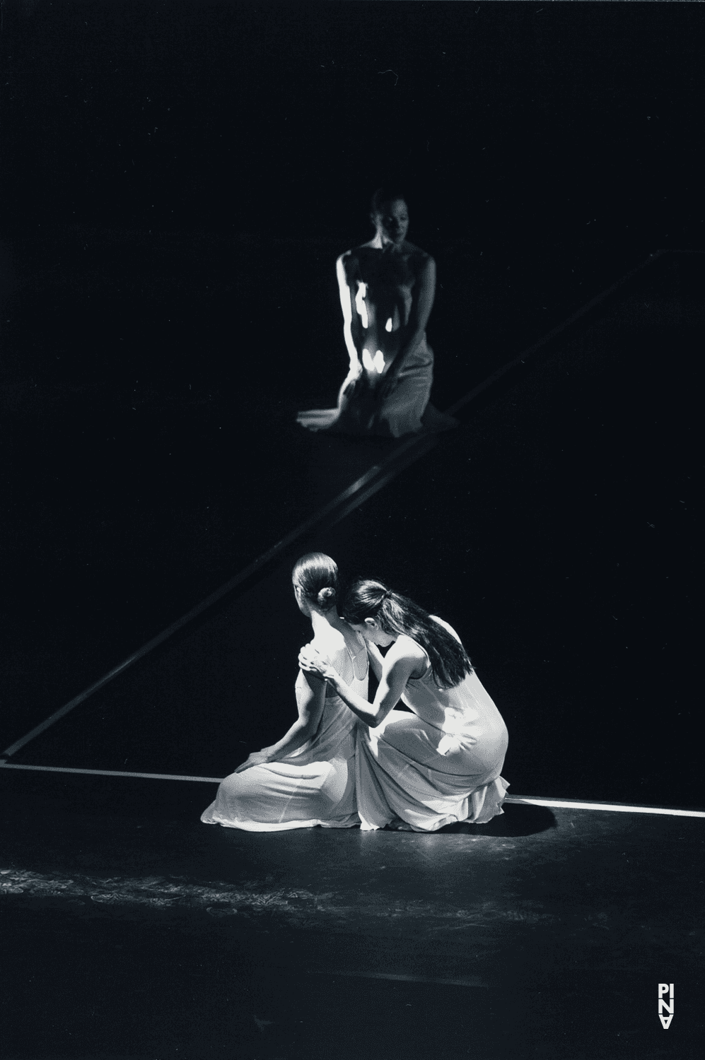 Julie Anne Stanzak in “Iphigenie auf Tauris” by Pina Bausch