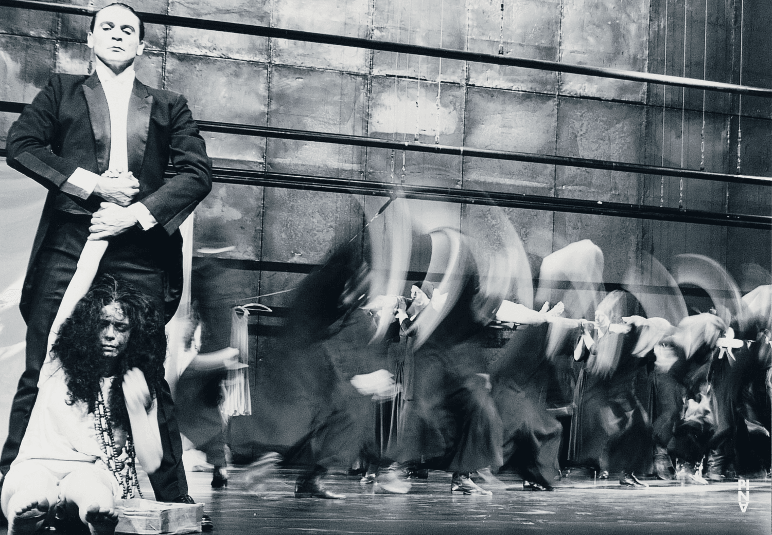 Daphnis Kokkinos and Aida Vainieri in “Iphigenie auf Tauris” by Pina Bausch