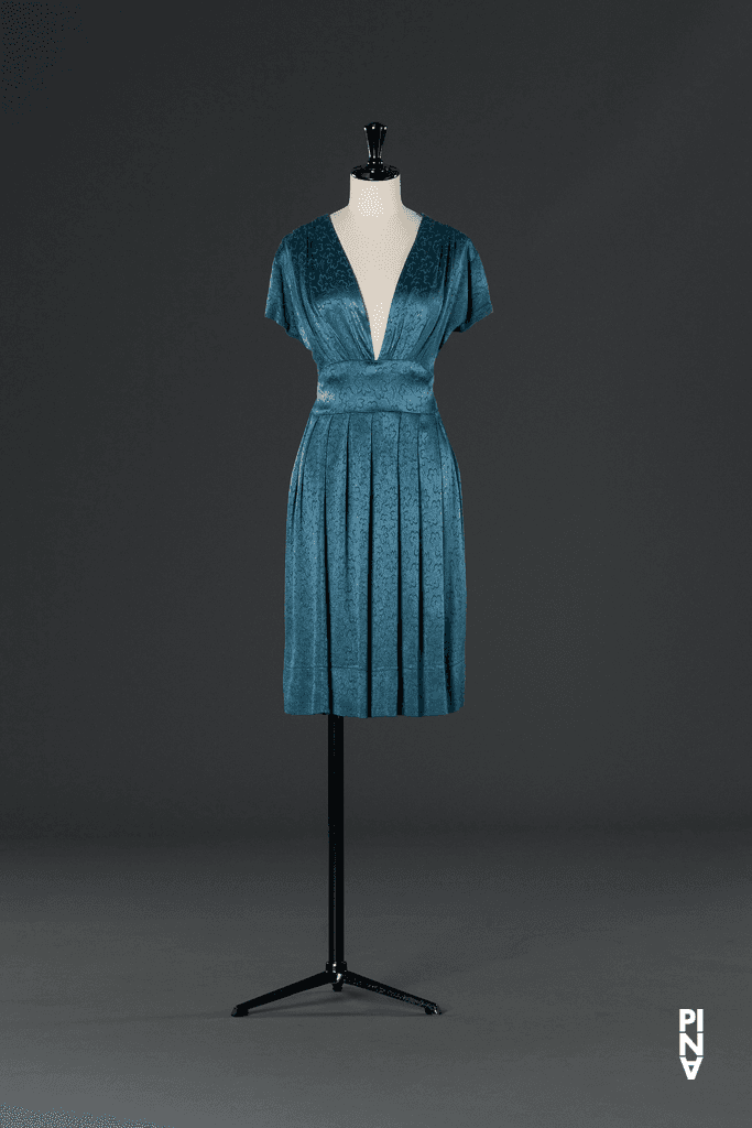 Kurzes Kleid, getragen von Anne Martin in „Keuschheitslegende“ von Pina Bausch