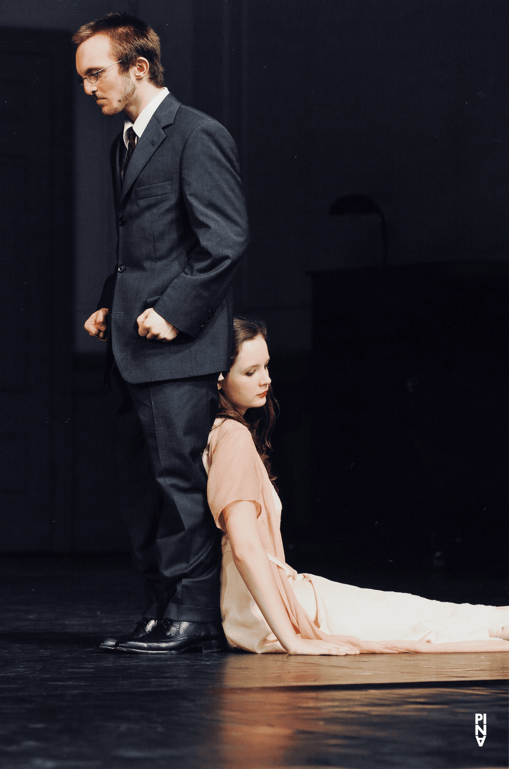 Florian Wisnewski et Kim Christin Lörken dans « Kontakthof. Avec des jeunes de plus de 14 ans » de Pina Bausch