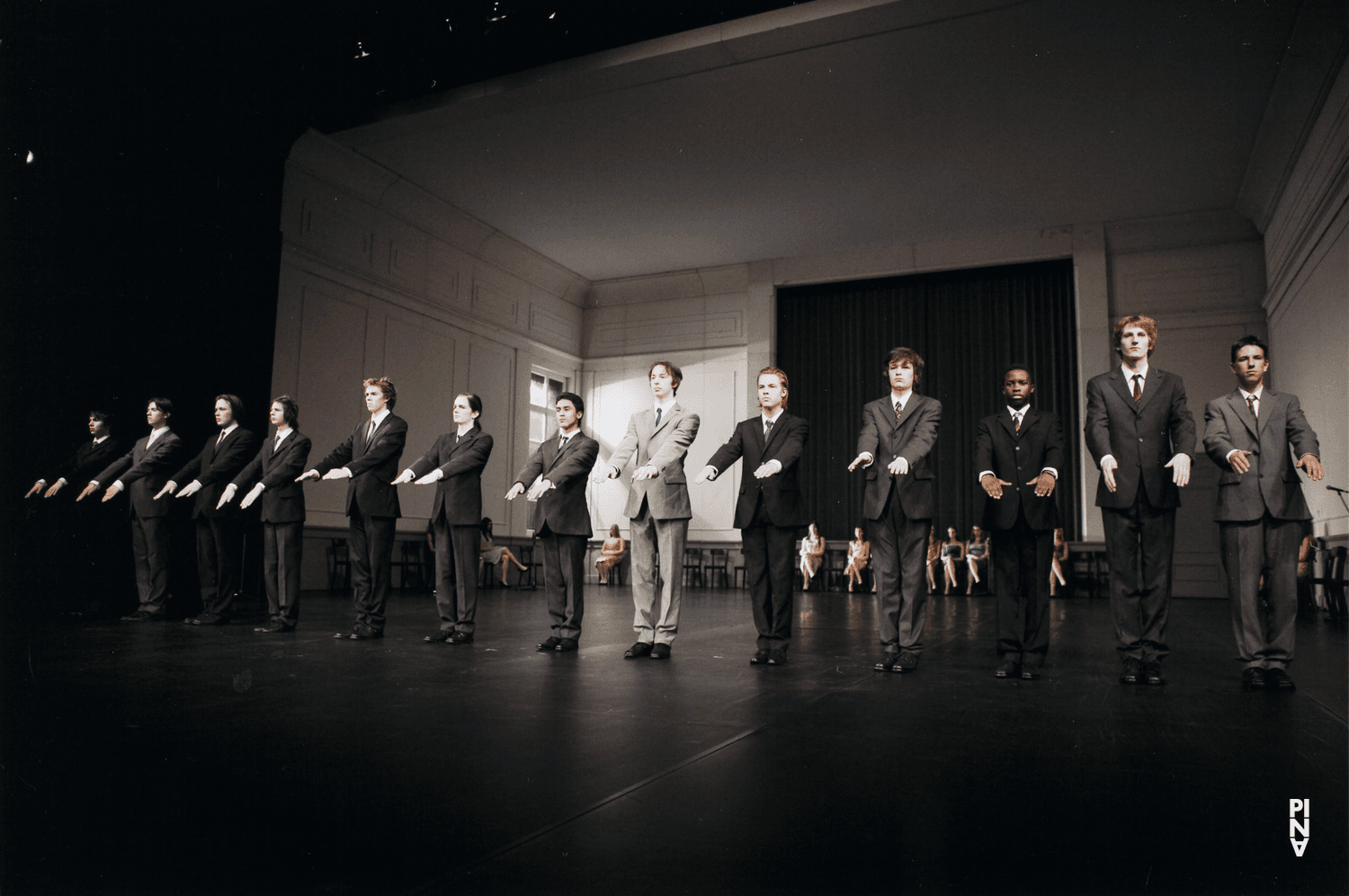 „Kontakthof. Mit Teenagern ab „14““ von Pina Bausch