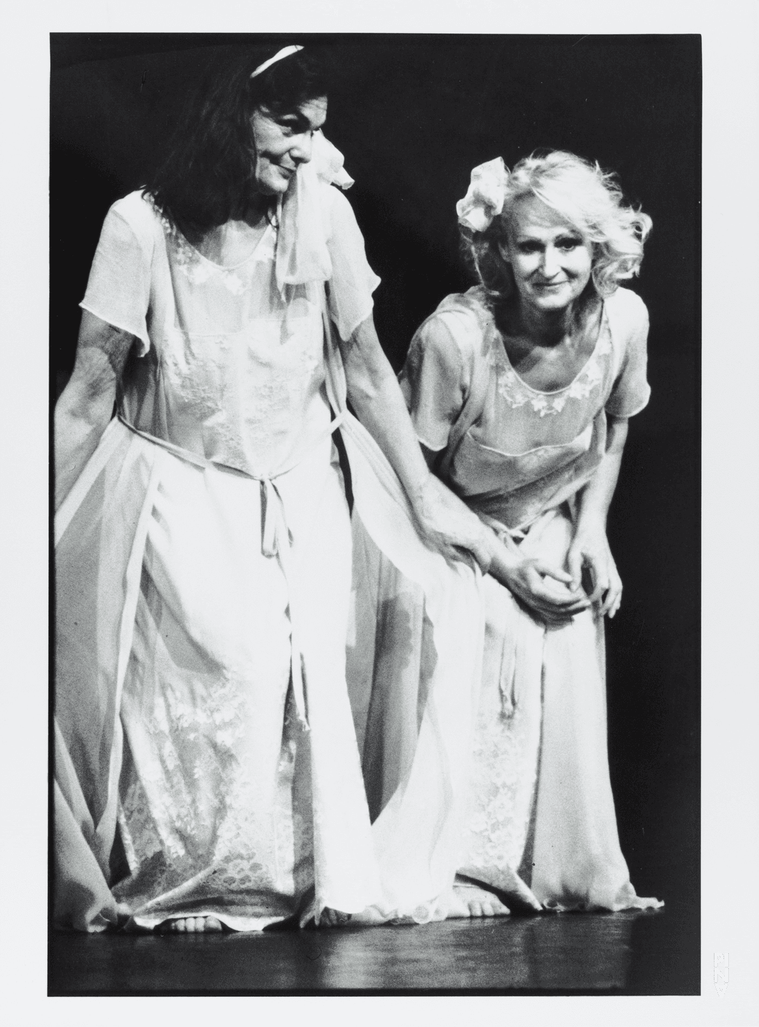 Edith Rudorff und Jutta Geike in „Kontakthof. Mit Damen und Herren ab „65““ von Pina Bausch