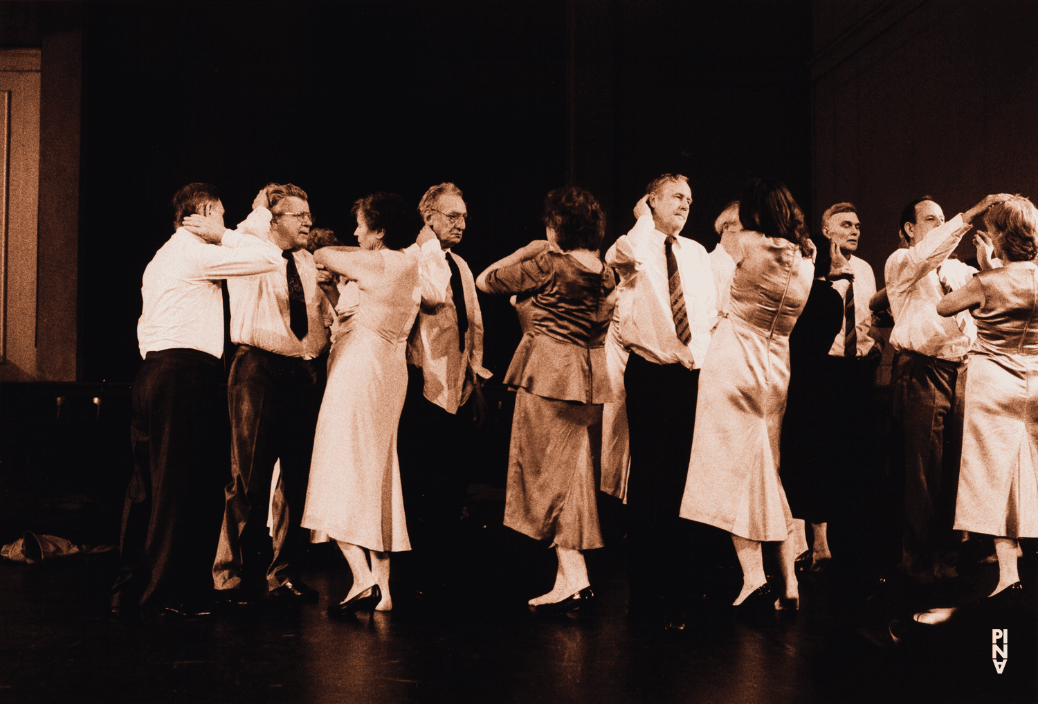 Photo de « Kontakthof. Avec des dames et messieurs de plus de 65 ans » de Pina Bausch