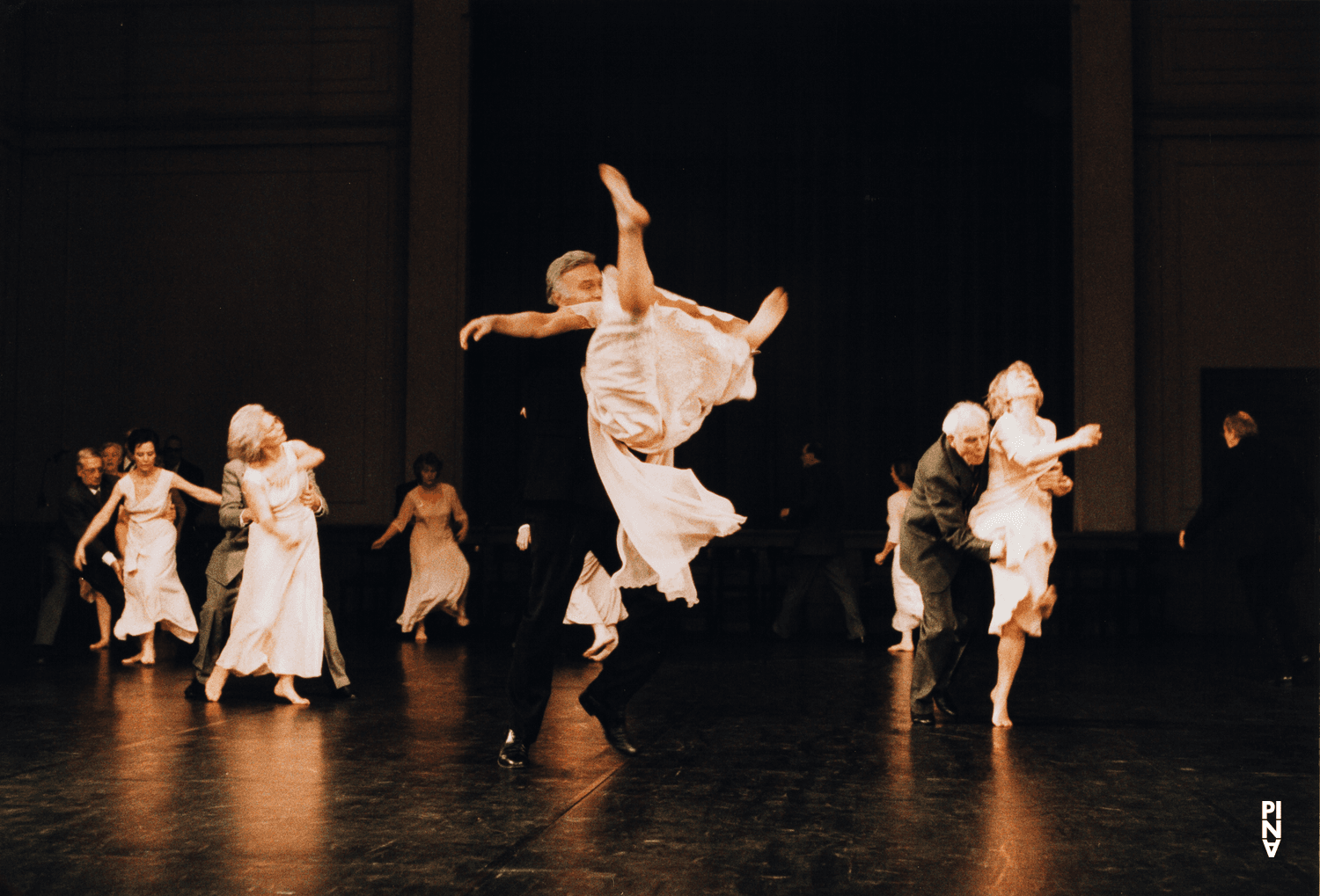 Photo de « Kontakthof. Avec des dames et messieurs de plus de 65 ans » de Pina Bausch